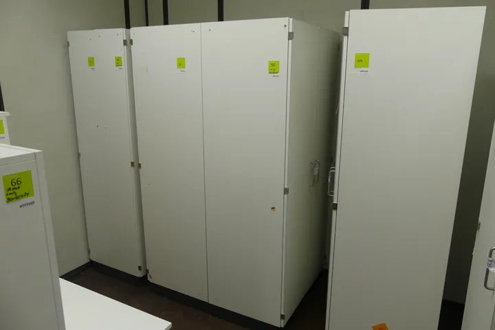 2x Schrank Maße in cm ca.: 90 x 58 x 200